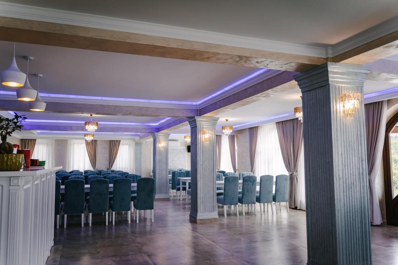 Pensiune-Restaurant Palace Carpinet Extérieur photo