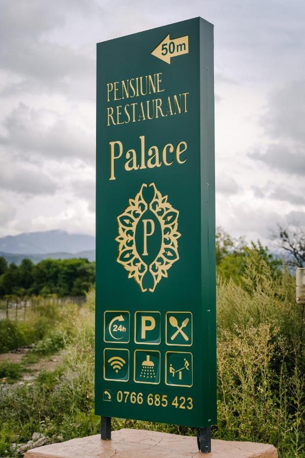 Pensiune-Restaurant Palace Carpinet Extérieur photo