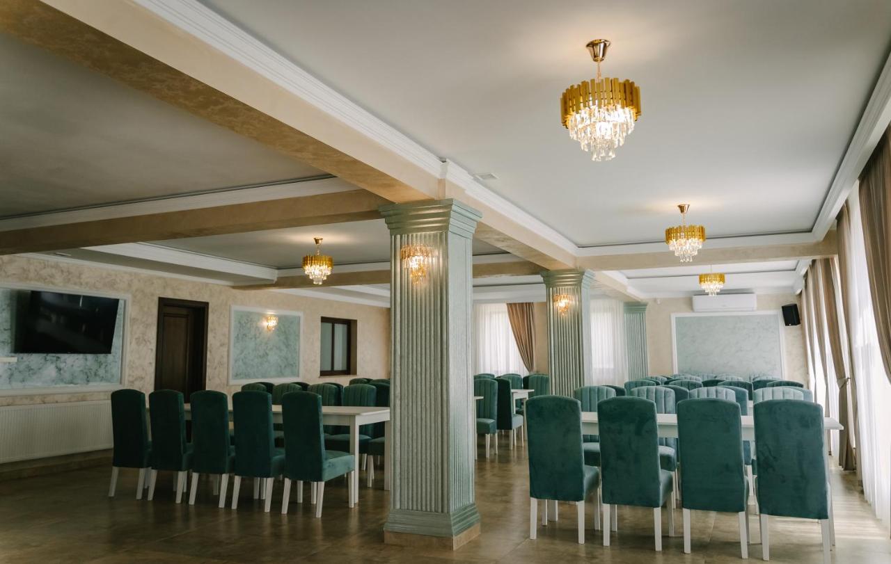 Pensiune-Restaurant Palace Carpinet Extérieur photo