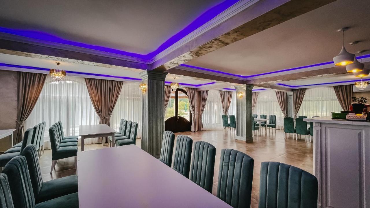 Pensiune-Restaurant Palace Carpinet Extérieur photo