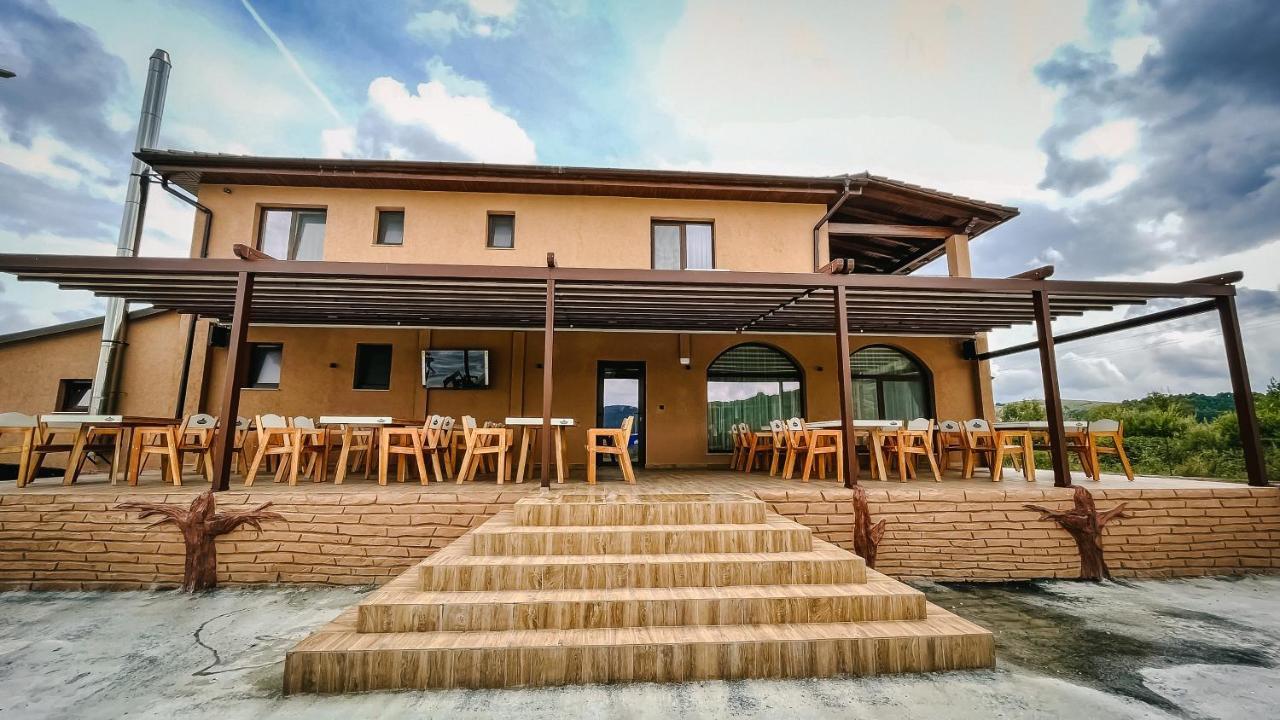 Pensiune-Restaurant Palace Carpinet Extérieur photo